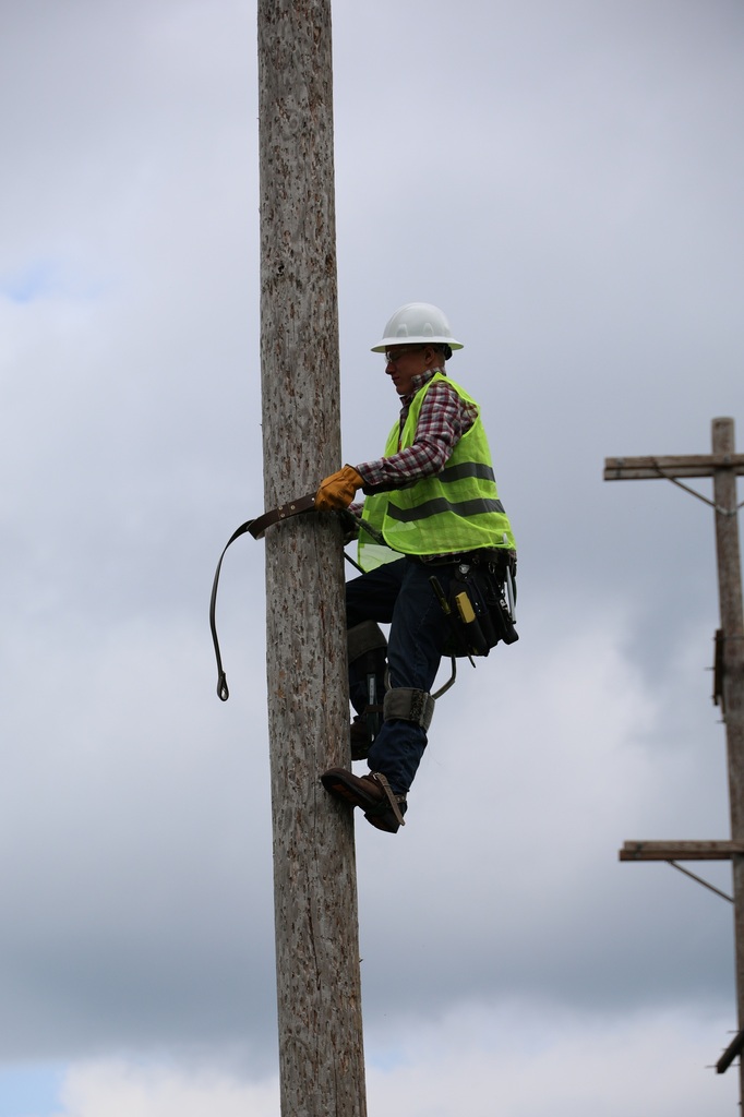 Utility Lioneworker Students 