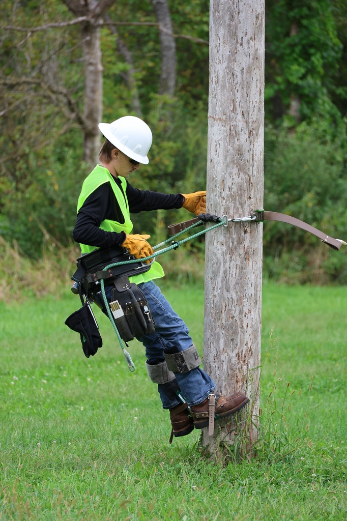 Utility Lioneworker Students 