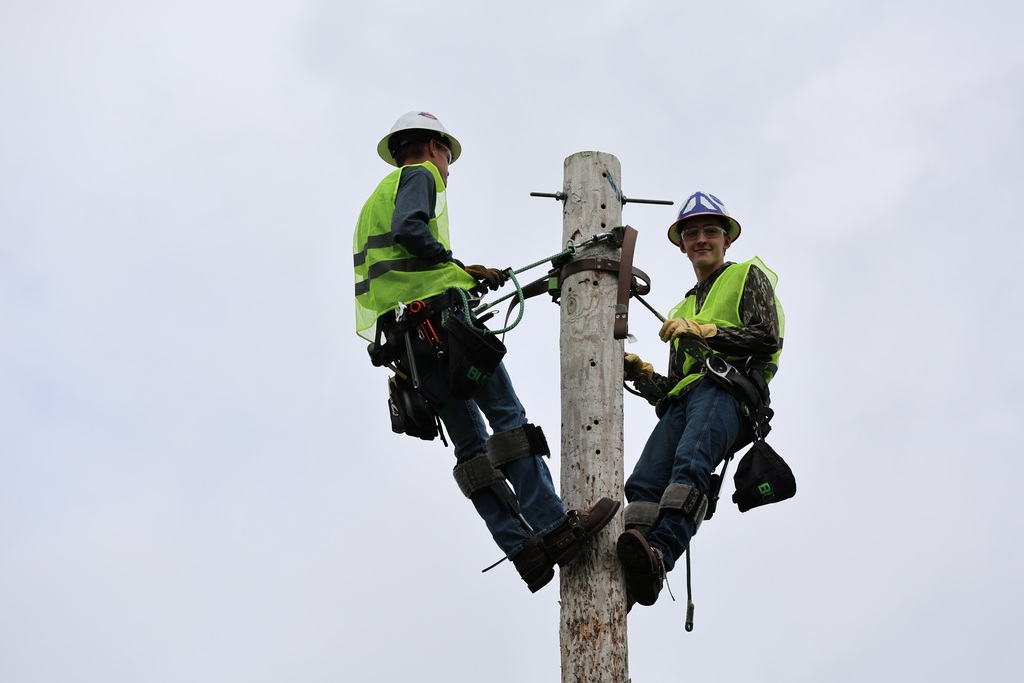 Utility Lioneworker Students 
