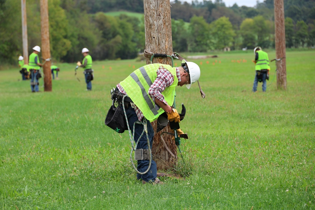Utility Lioneworker Students 