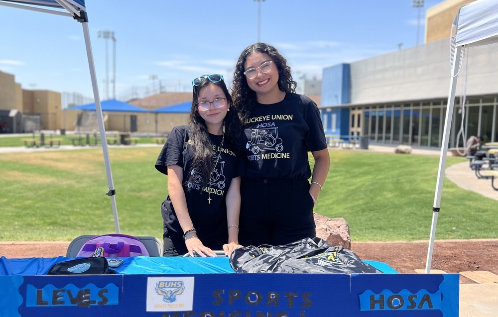 Picture of students at club lunch rush promoting their program