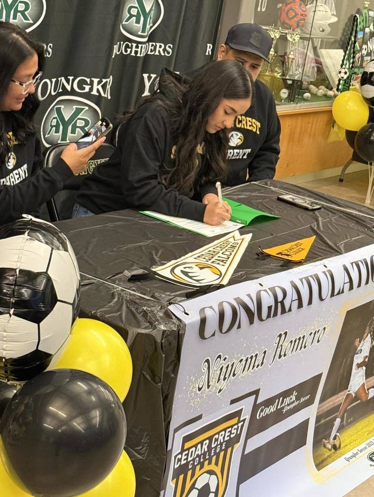 Niyema Romero signing a yearbook