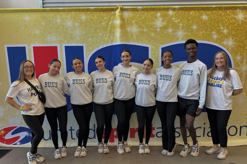 buhs pom team posing