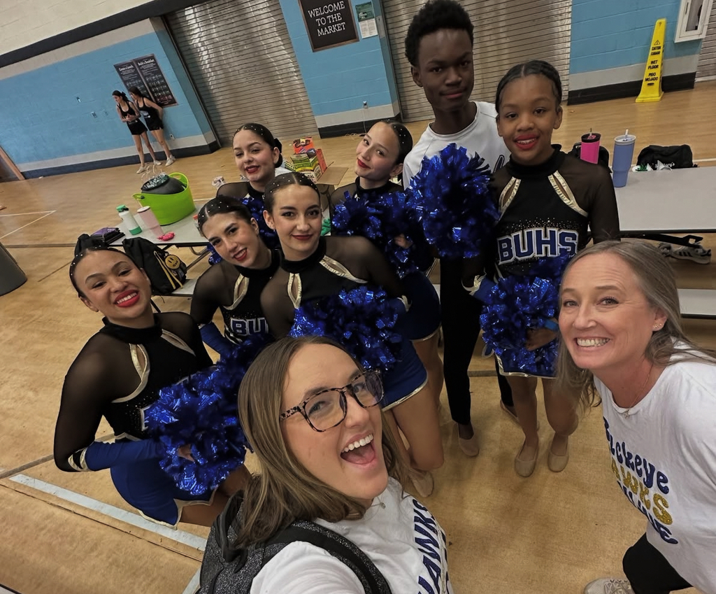 buhs pom team posing