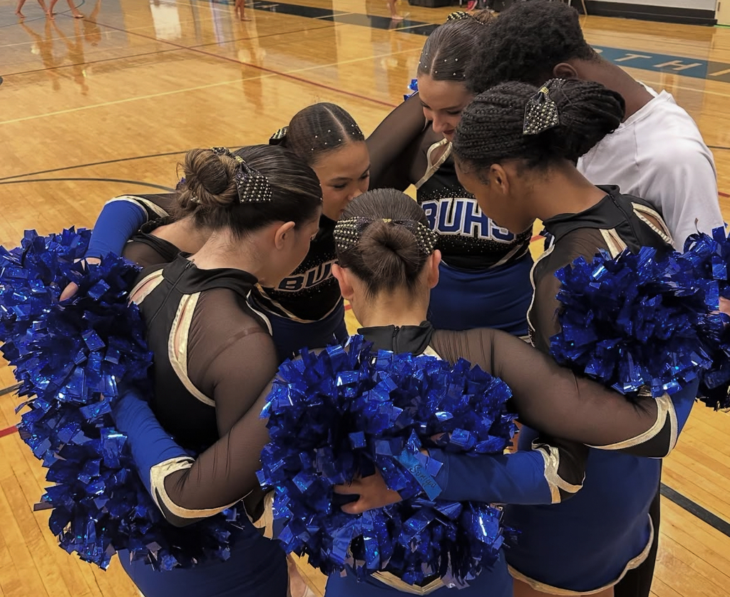 buhs pom team posing
