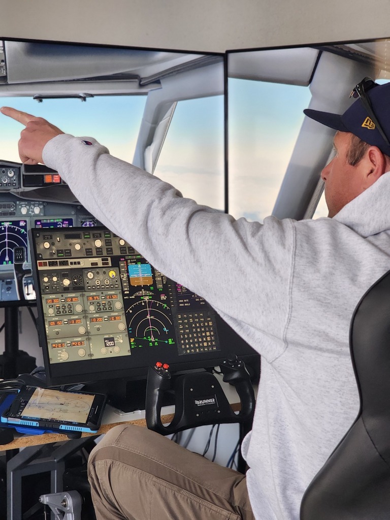 students utilizing flight simulator