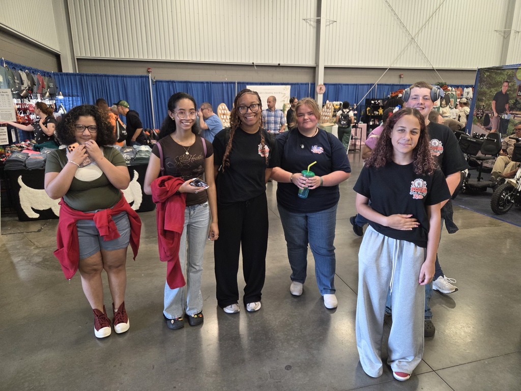 FCCLA Students in exhibit building at VA State Fair