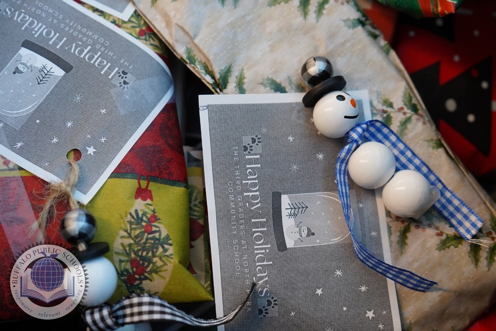 Picture of christmas ornamints