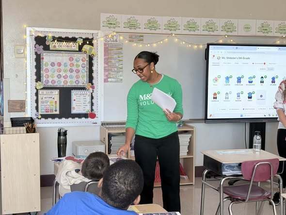 Volunteer leading Classroom