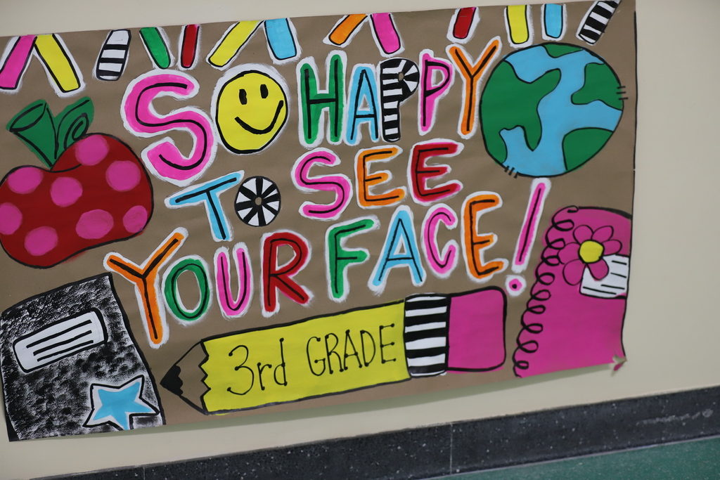 Painted Poster that says so happy to see your face 3rd grade