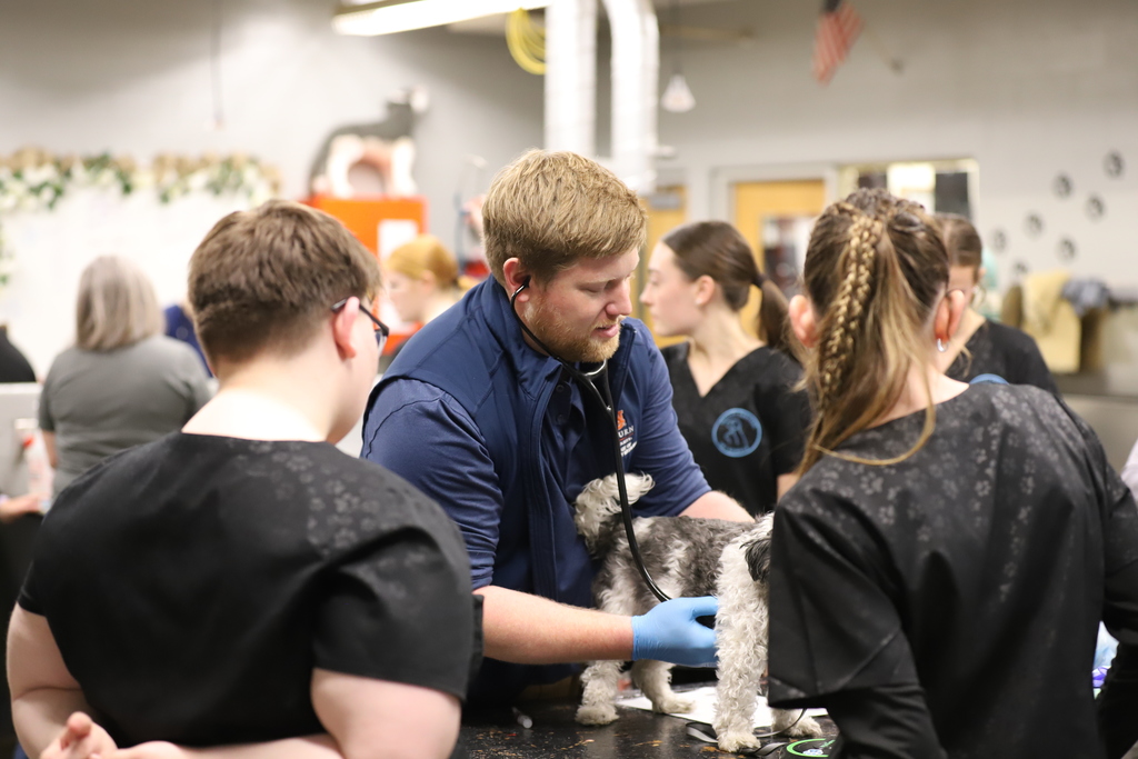Students with Veterinarian Dr. Grant Crabtree