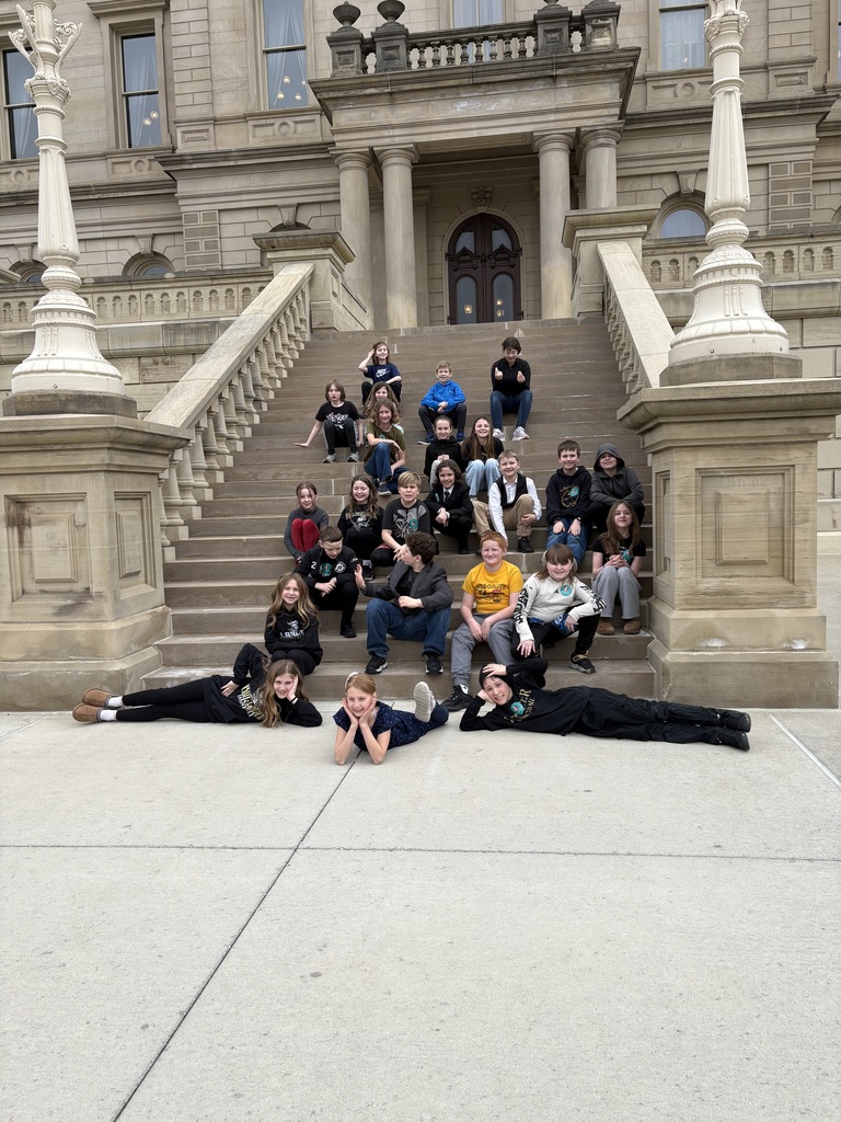 Mrs. Shunn's class in front of the Capitol