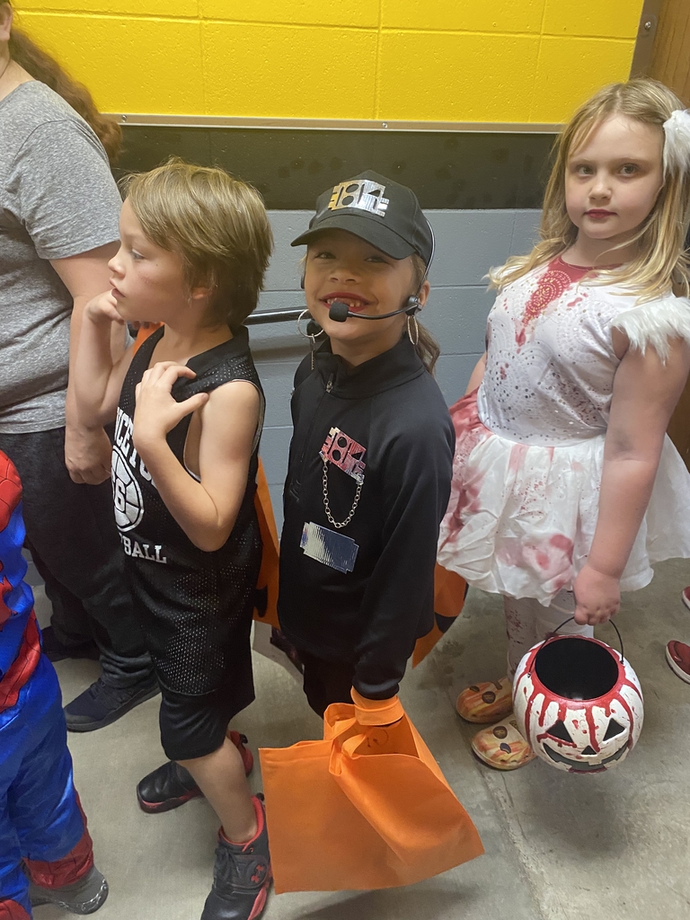 1D112F46-E878-4543-A22E-BF8B5A7B8385