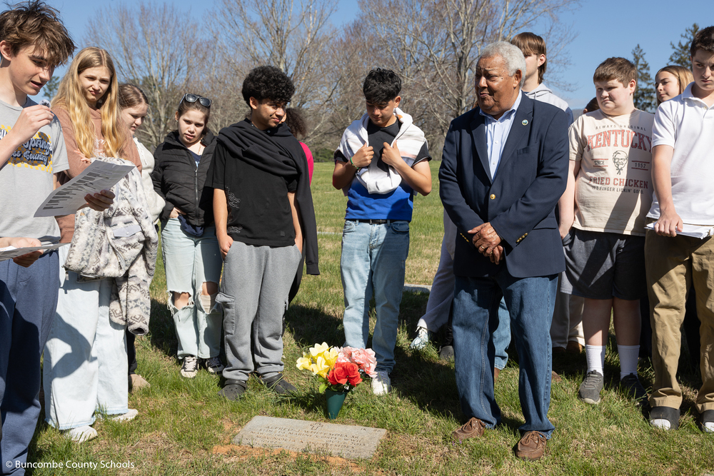 Students give a graveside eulogy to County Commissioner Al Whitesides father. 
