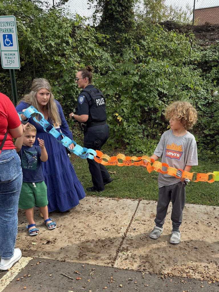 Students hold their gratitude chain