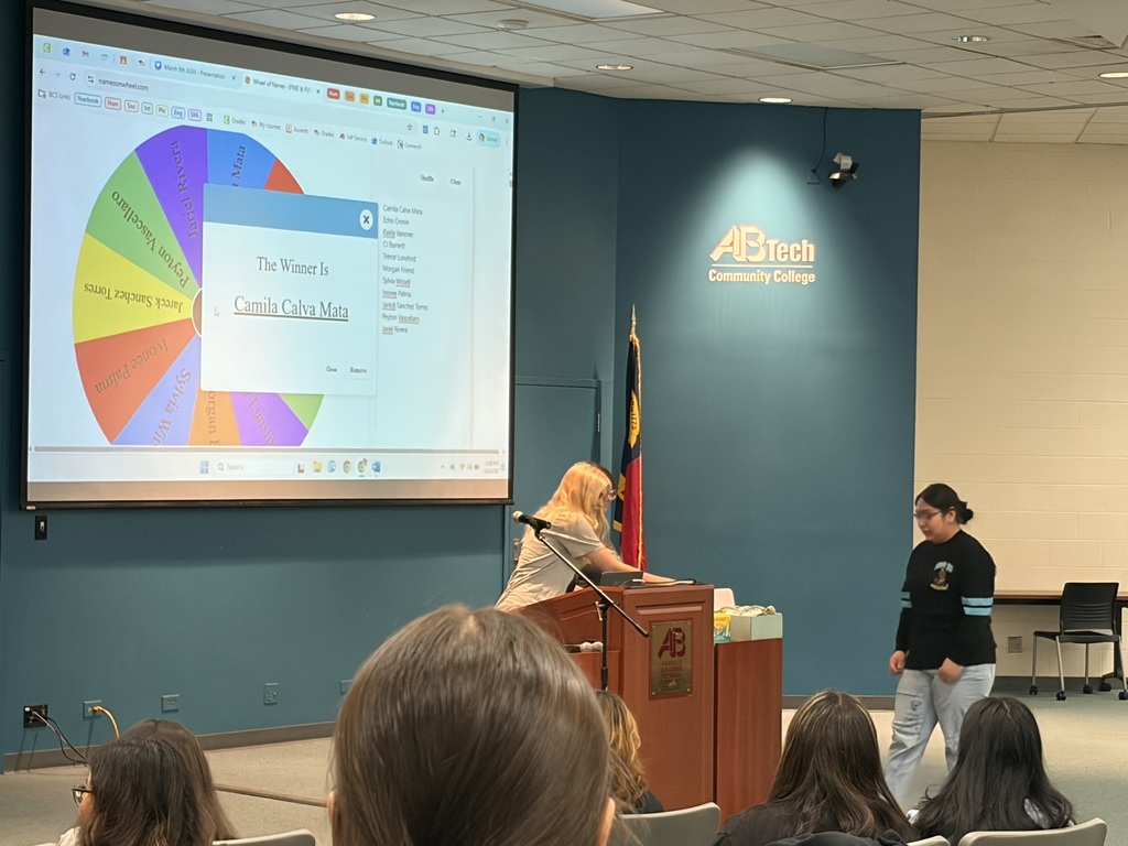 a student uses a random name generator to choose a prize recipient 