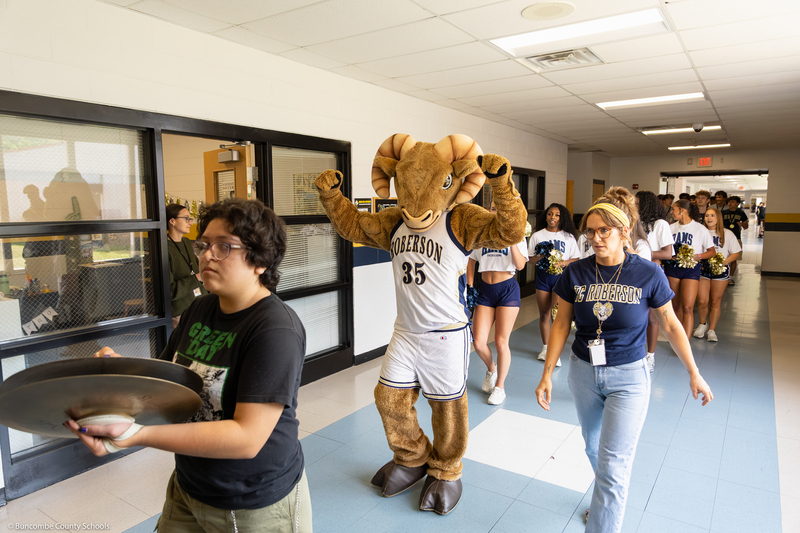 The Rams mascot fist bumps during the parade.