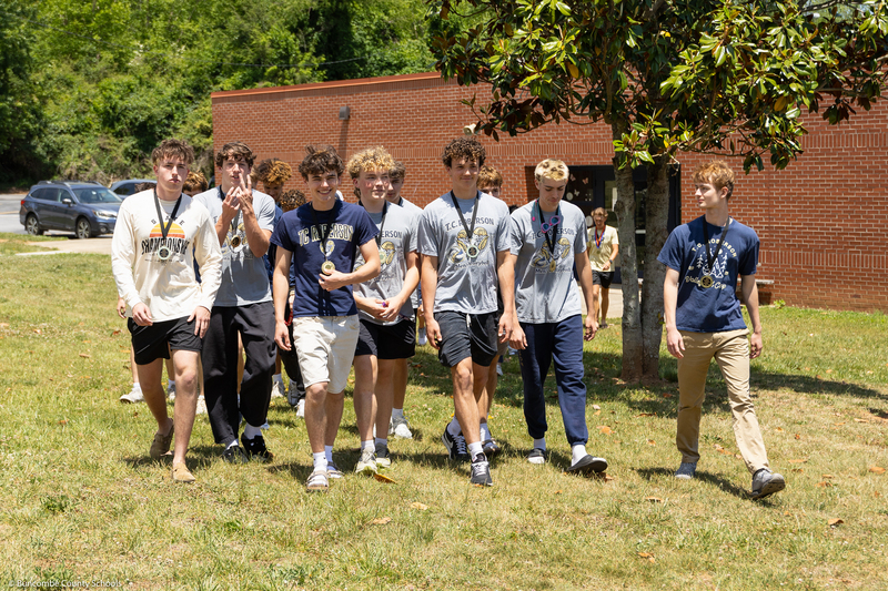 The volleyball team poses outside during the parade.