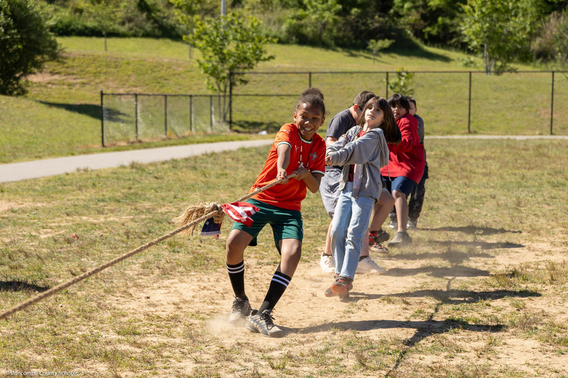 Students play tug-of-war.