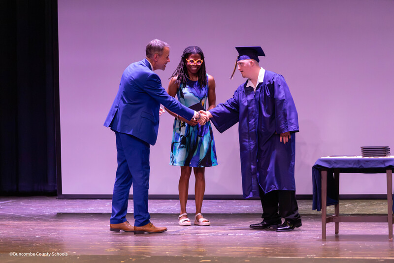 Student shakes Dr. Jackson's hand