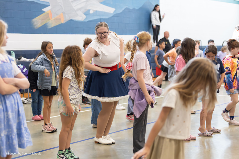 students dancing alongside bailey mountain cloggers