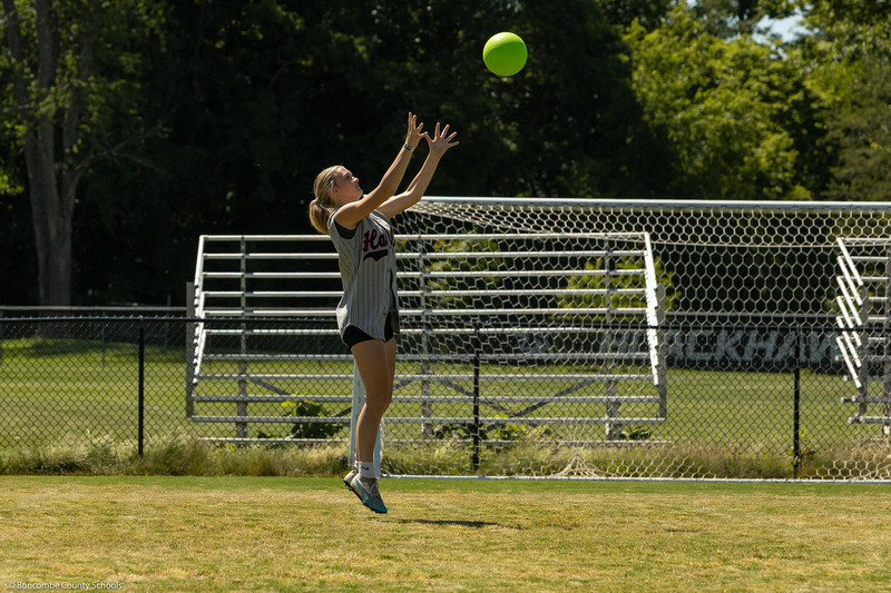 A fielder jumps to catch a ball.