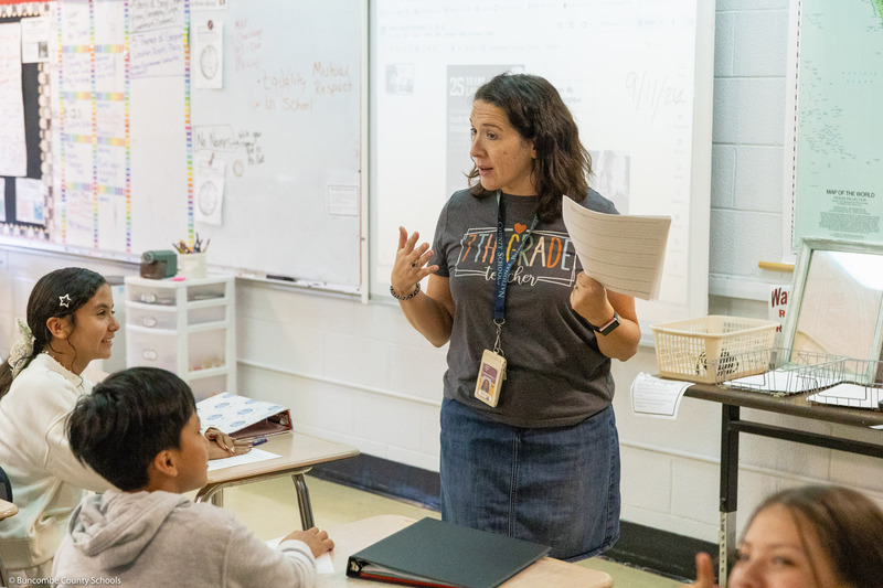 Ms. Pratt explains the project to her class.