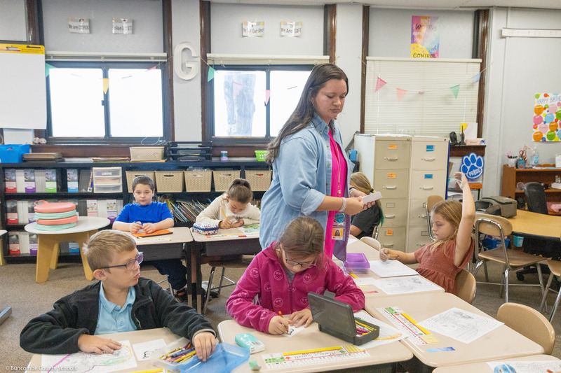 Ms. Gillespie helps kids with the project.