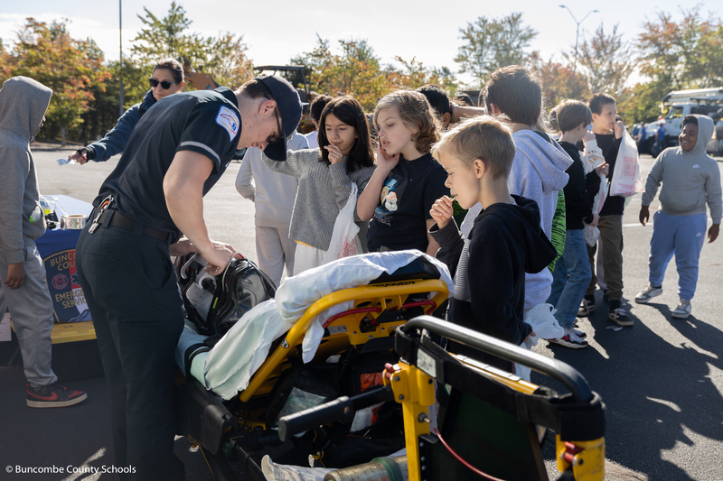 Kids learning a paramedic about life saving equipment. 
