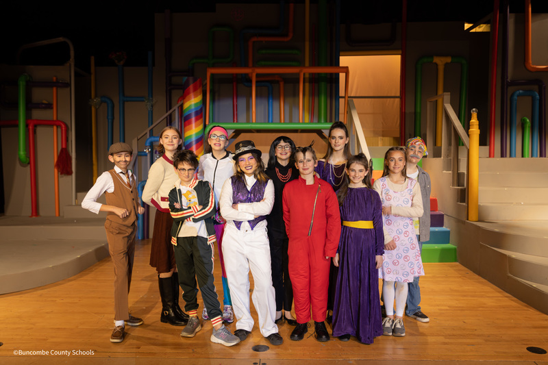 students in various costumes from Willy Wonka Play