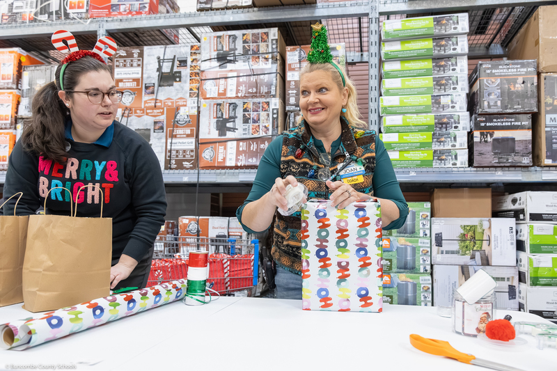 Walmart and BCSO employees help wrap gifts.