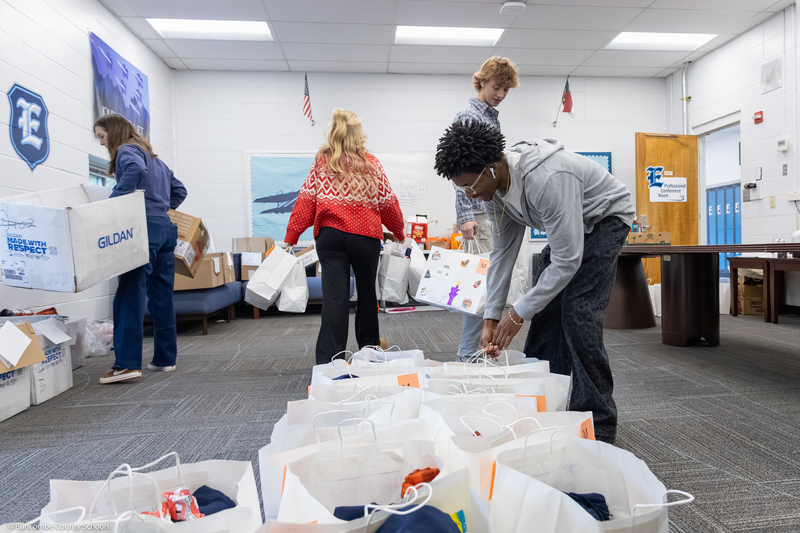 Enka High SGA members grab gift bags.