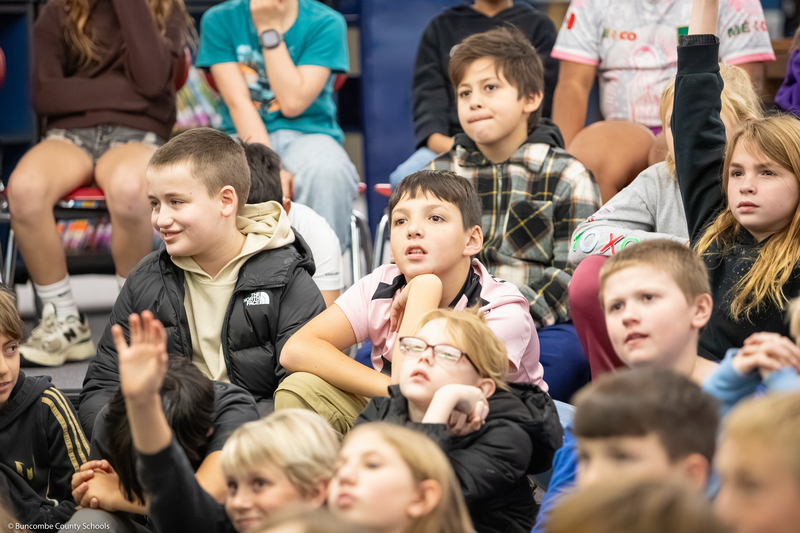 Glen Arden students sit in the media center.