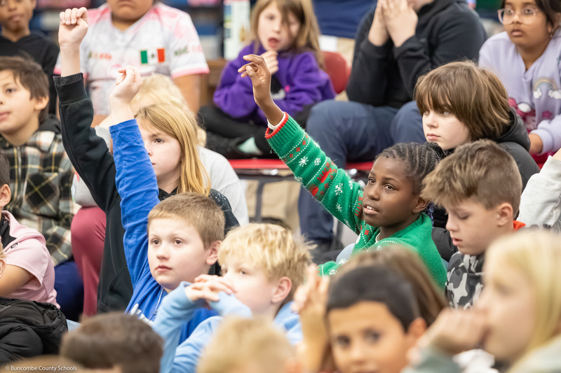 Glen Arden students sit in the media center.