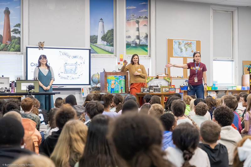 Oakley media specialist Melissa Murphy introduces Asheville crankie artists Jessica White and Molly Sawyer at the beginning of the presentation.