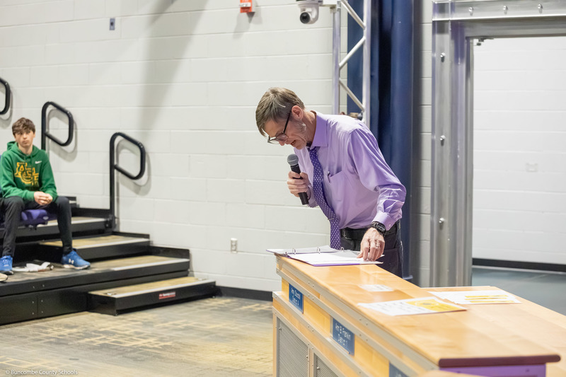 Charlie Lanahan reads a question during one of the rounds.