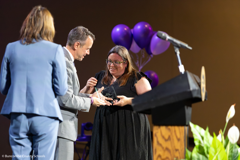 Dr. Jackson presents Ms. Oian with the Ruth Henderson Award