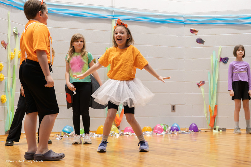Student dressed as nemo singing