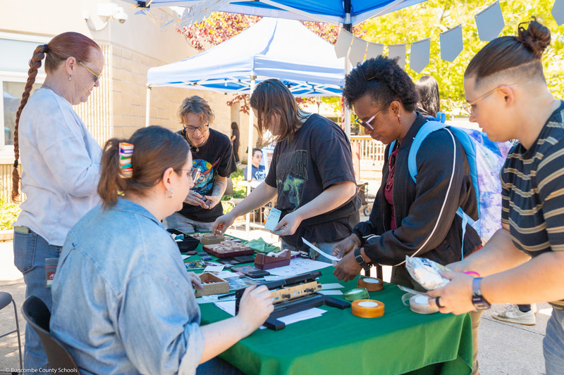 Students speak with an outdoors presenter.