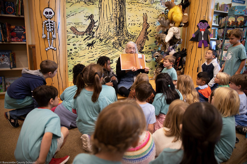 Students having story time at Barnes and Noble.