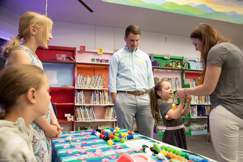 Customers shopping at one of the fourth grade stores. Customers shopping at one of the fourth grade stores.