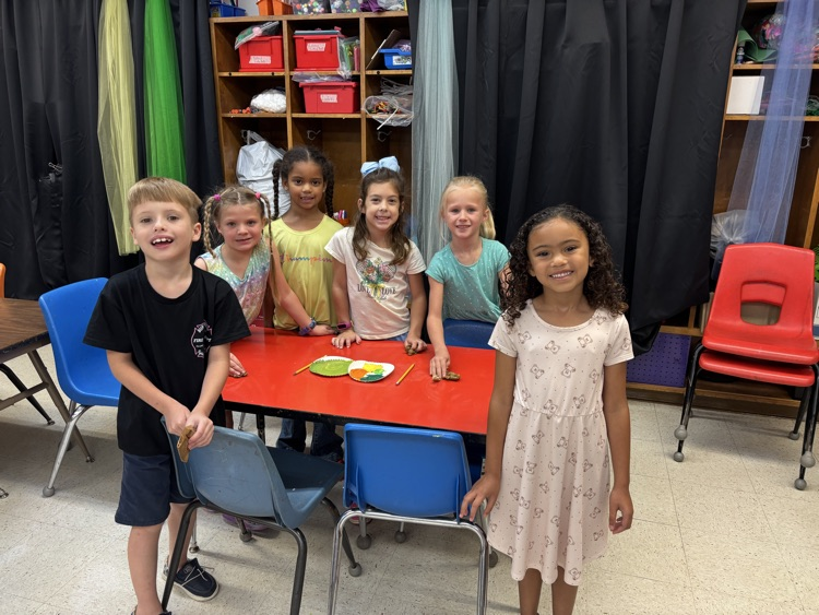 Students from Mrs. Raber's class helped our art teacher, Mrs. Smith clean all the paint brushes and cups, refilled the cups with clean water for next class, & cleaned all tables. What a great group of helpers!