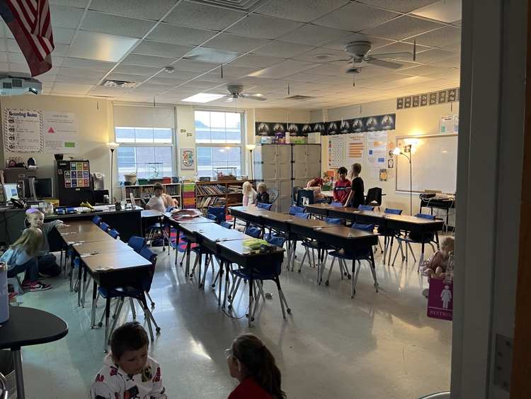 Mr. Roberto's 2nd graders discussed inferences with a partner based on a picture!