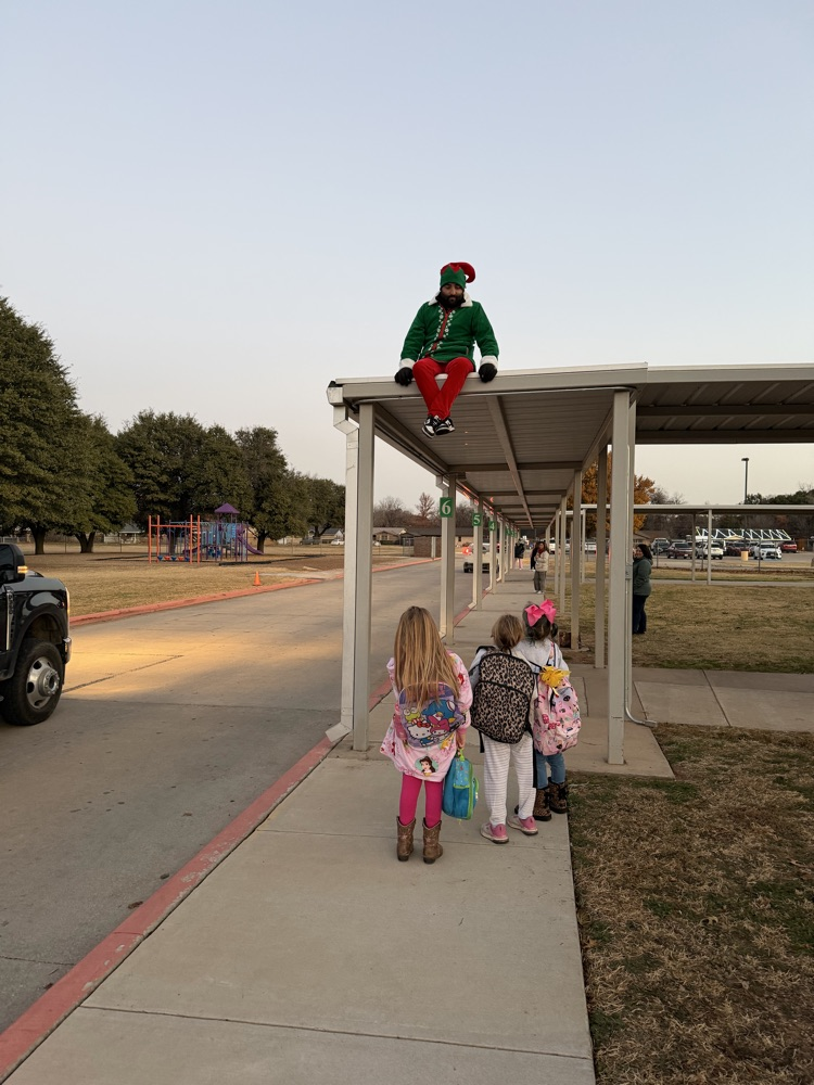 Evan talking to students 