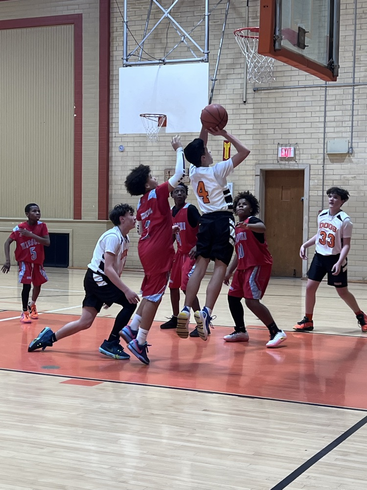 Our boys basketball teams rounded out their seasons last night with some highly entertaining games! 