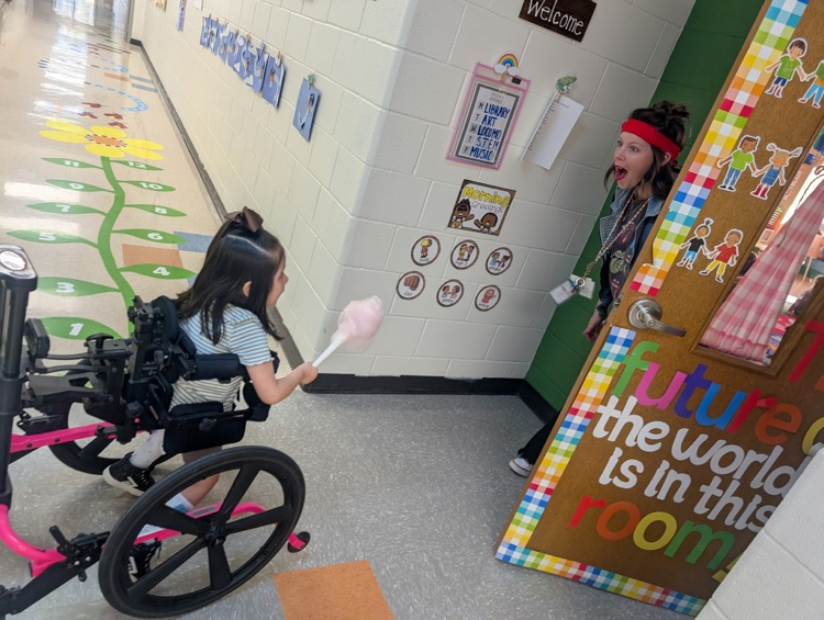 Today Mrs. Hughes PreK class had their pink day celebration! All month long they have learned about the color pink and today they made pink cotton candy! 🩷