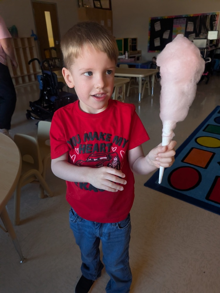 Today Mrs. Hughes PreK class had their pink day celebration! All month long they have learned about the color pink and today they made pink cotton candy! 🩷