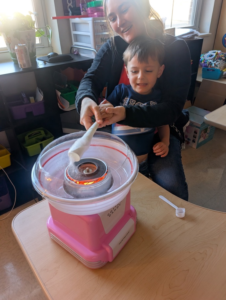 Today Mrs. Hughes PreK class had their pink day celebration! All month long they have learned about the color pink and today they made pink cotton candy! 🩷
