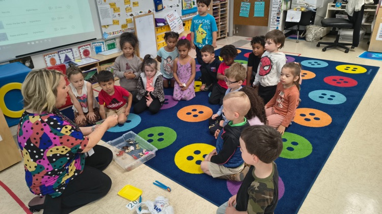 We are learning about the ocean and how littering isn't safe for our ocean friends :) they picked trash out to help our animals stay safe. 0