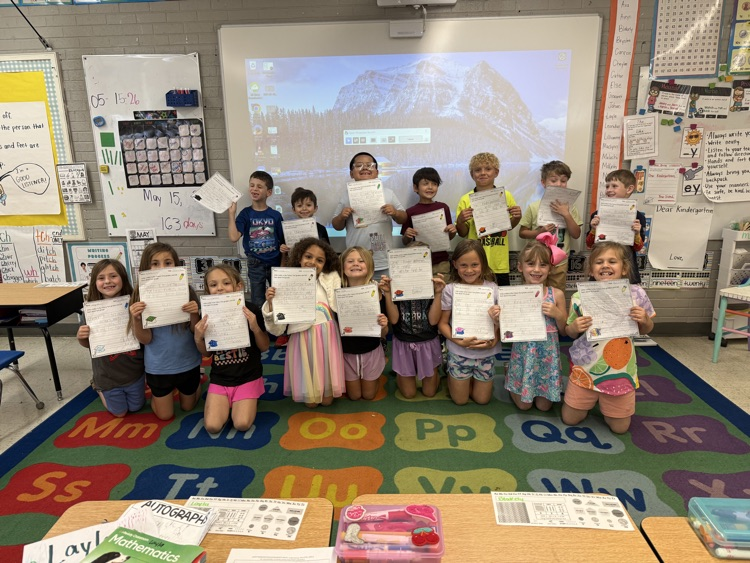 Mrs. Smiley’s first grade class wrote letters to Mrs. Longoria’s kindergarten class, giving advice about how to be successful in first grade. Students then were to share their ideas with the upcoming first graders🧡